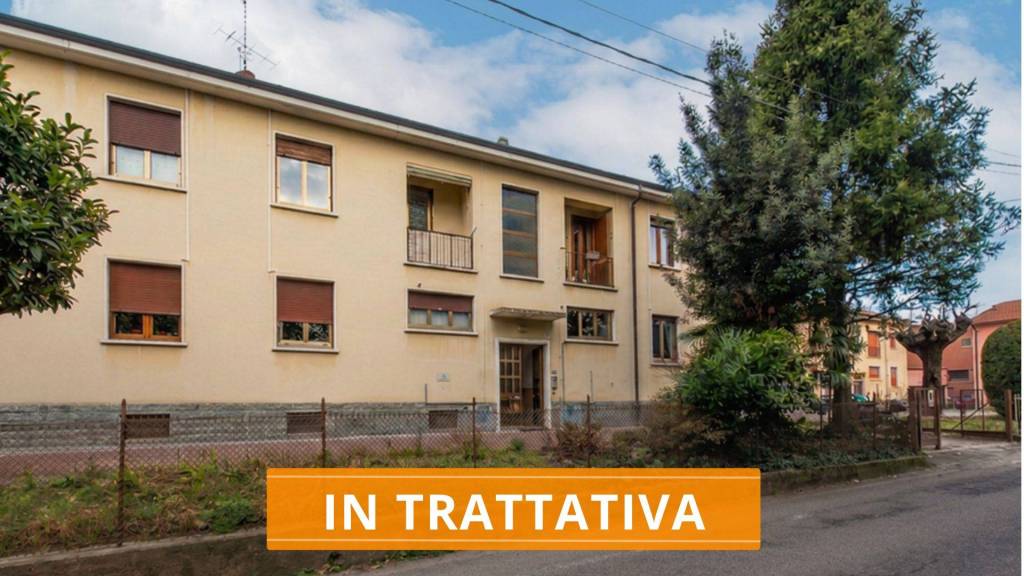 appartamento in vendita a Carnago in zona Rovate