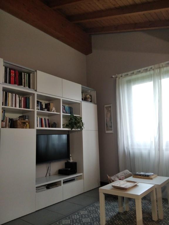 appartamento in vendita a Carnago in zona Rovate