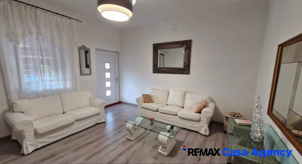 casa indipendente in vendita a Carnago in zona Rovate