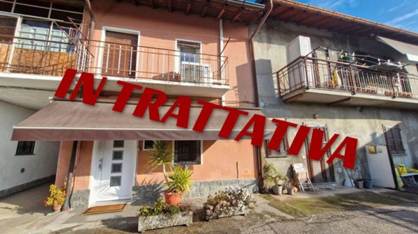 casa indipendente in vendita a Carnago in zona Rovate