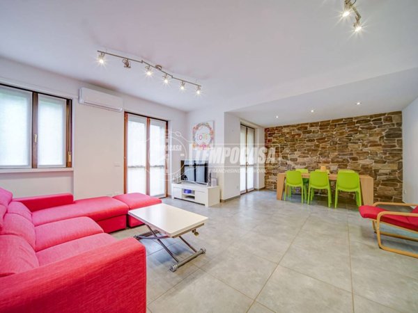 appartamento in vendita a Carnago in zona Rovate