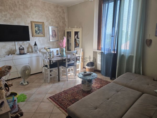appartamento in vendita a Carnago in zona Rovate