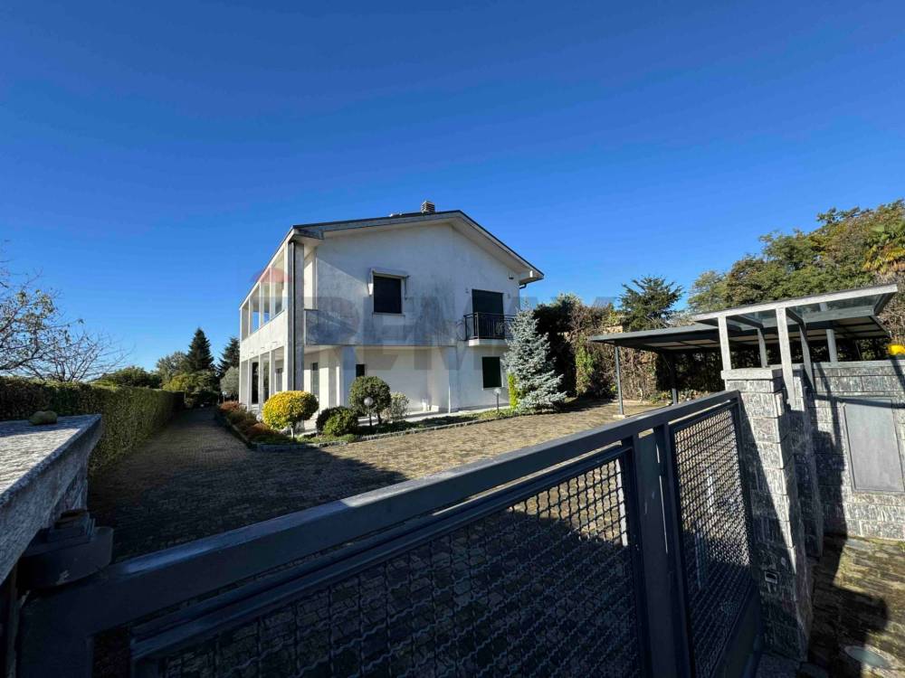 casa indipendente in vendita a Carnago