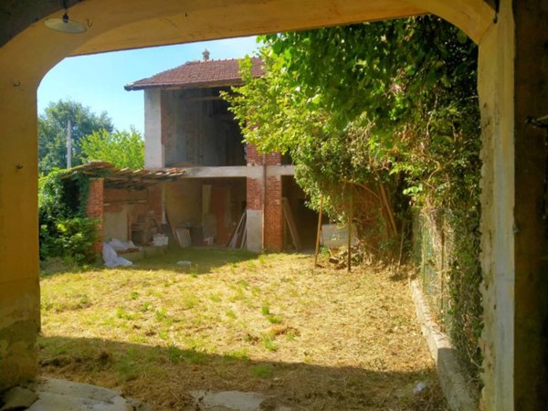 casa indipendente in vendita a Carnago