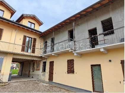 appartamento in vendita a Carnago in zona Rovate