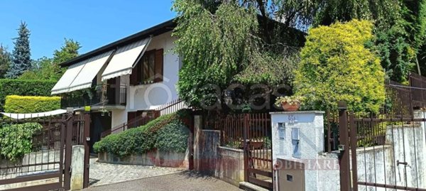 casa indipendente in vendita a Carnago