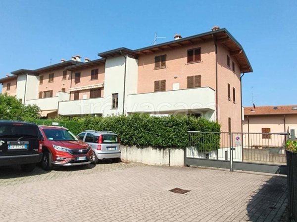 appartamento in vendita a Carnago in zona Rovate