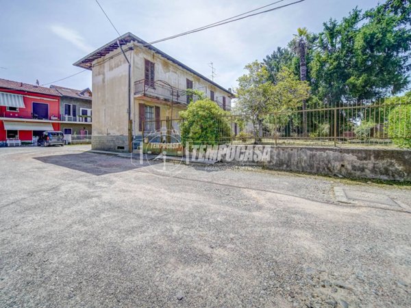 casa indipendente in vendita a Carnago