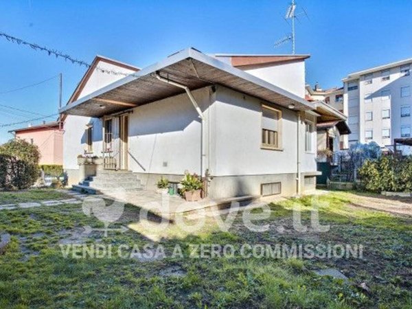 casa indipendente in vendita a Carnago in zona Rovate