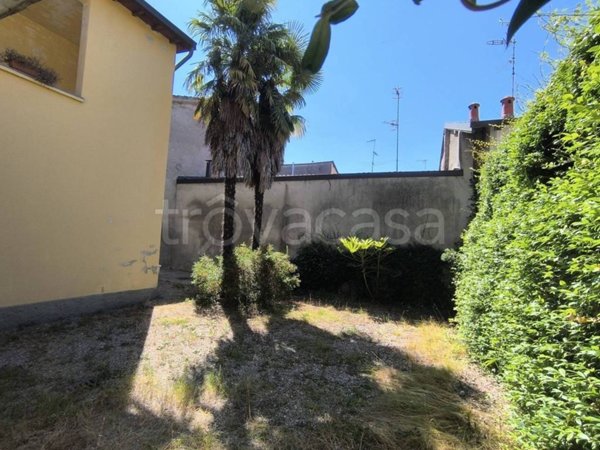 casa indipendente in vendita a Carnago