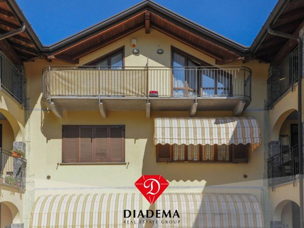 appartamento in vendita a Carnago in zona Rovate