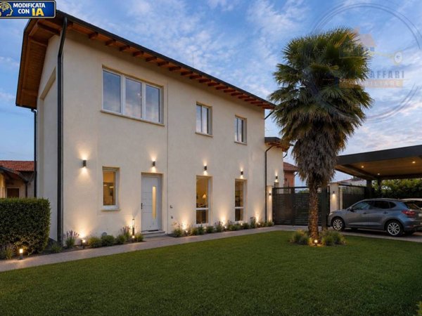 casa indipendente in vendita a Carnago in zona Rovate