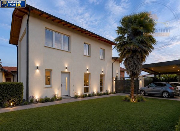 casa indipendente in vendita a Carnago