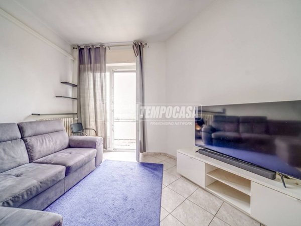 appartamento in vendita a Carnago in zona Rovate