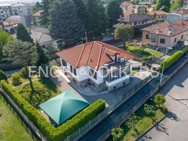 casa indipendente in vendita a Carnago in zona Rovate