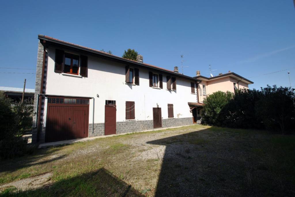 casa indipendente in vendita a Caronno Pertusella