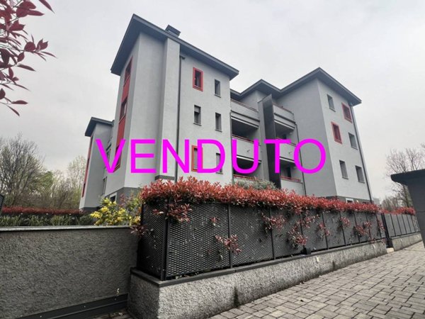 appartamento in vendita a Caronno Pertusella
