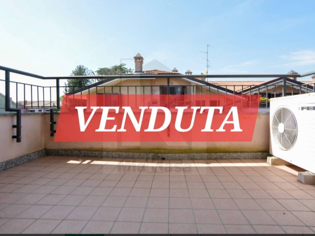 appartamento in vendita a Caronno Pertusella
