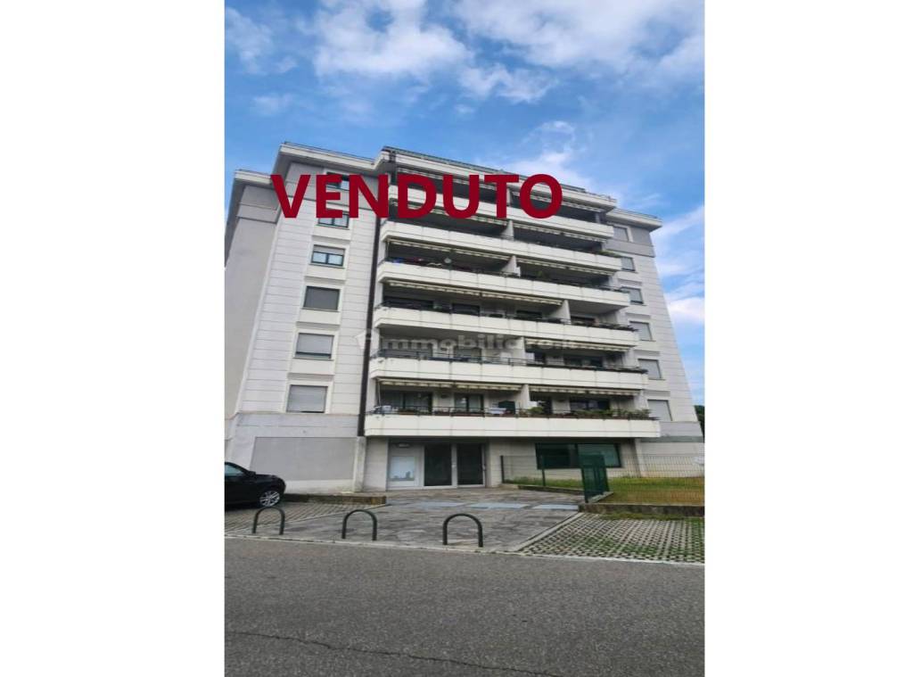 appartamento in vendita a Caronno Pertusella