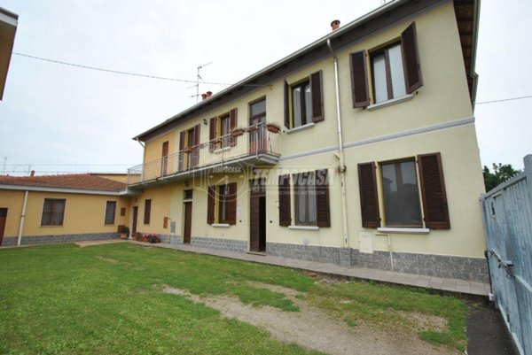 casa indipendente in vendita a Caronno Pertusella