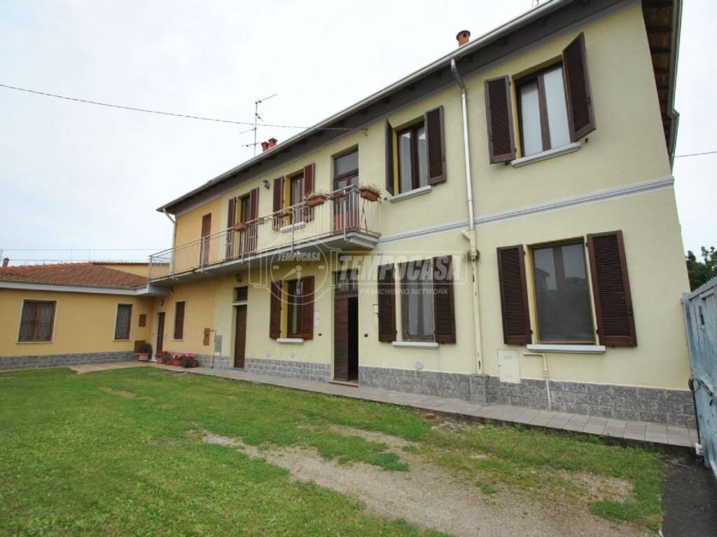 casa indipendente in vendita a Caronno Pertusella
