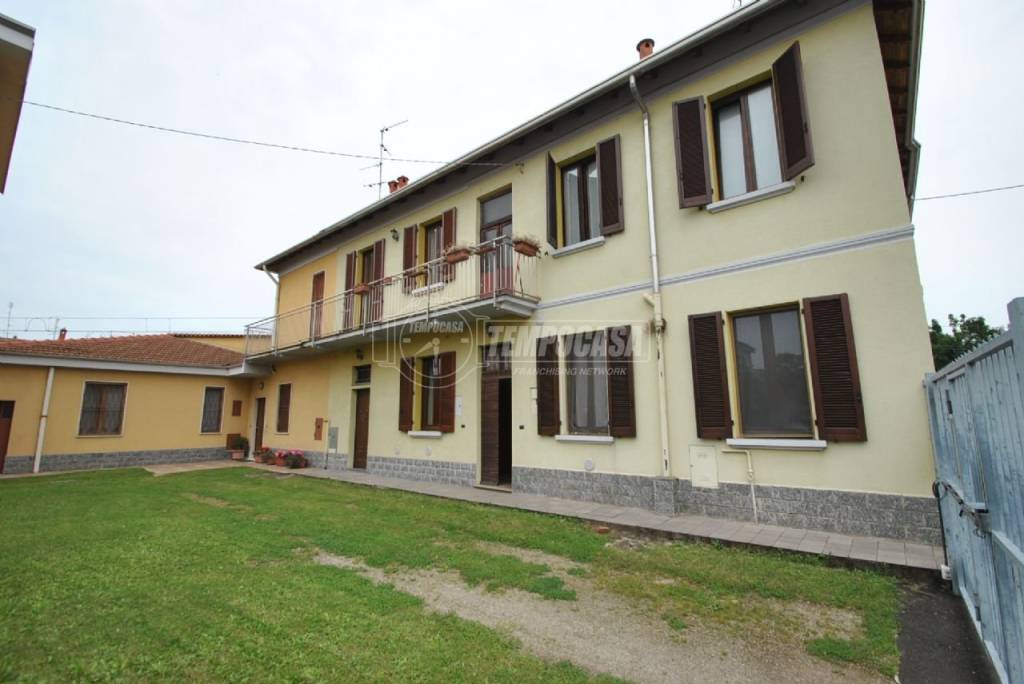 casa indipendente in vendita a Caronno Pertusella