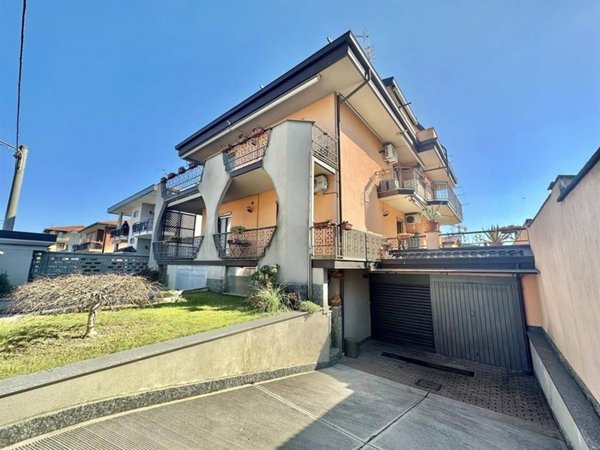 appartamento in vendita a Caronno Pertusella