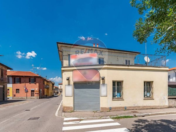negozio in vendita a Caronno Pertusella