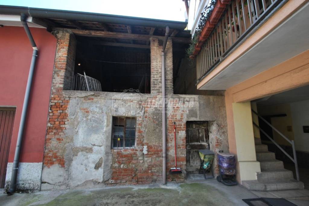appartamento in vendita a Caronno Pertusella
