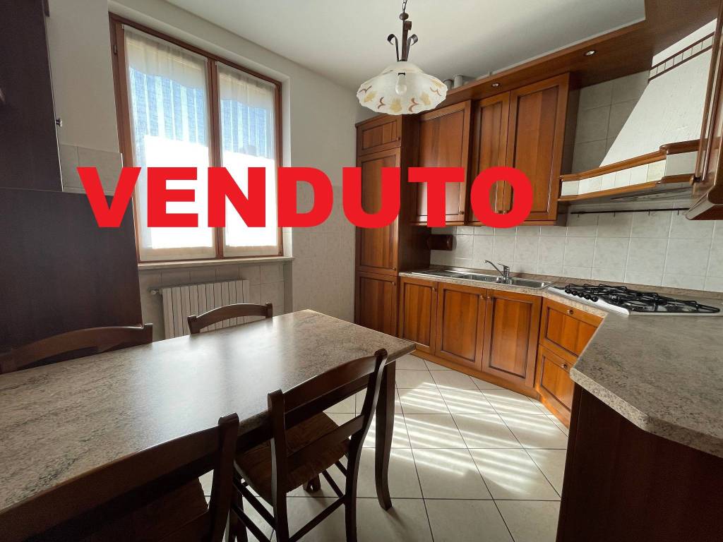 appartamento in vendita a Caronno Pertusella