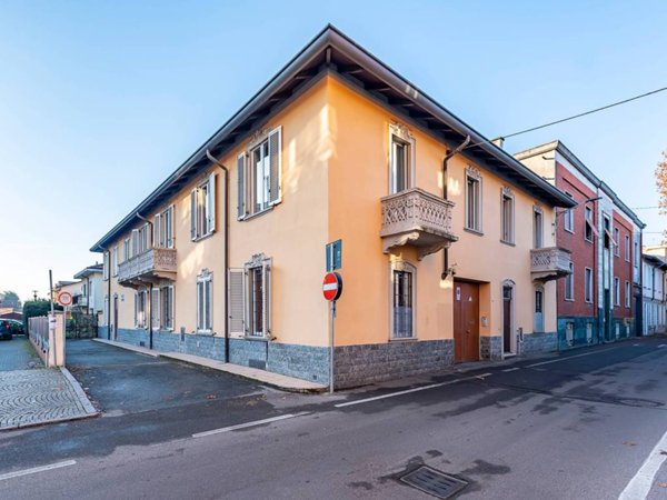 casa indipendente in vendita a Caronno Pertusella