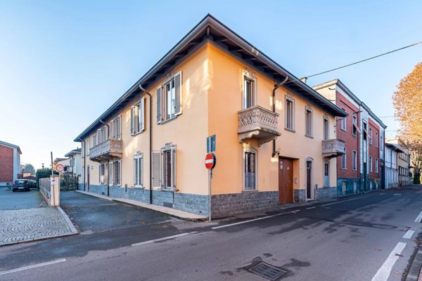 casa indipendente in vendita a Caronno Pertusella