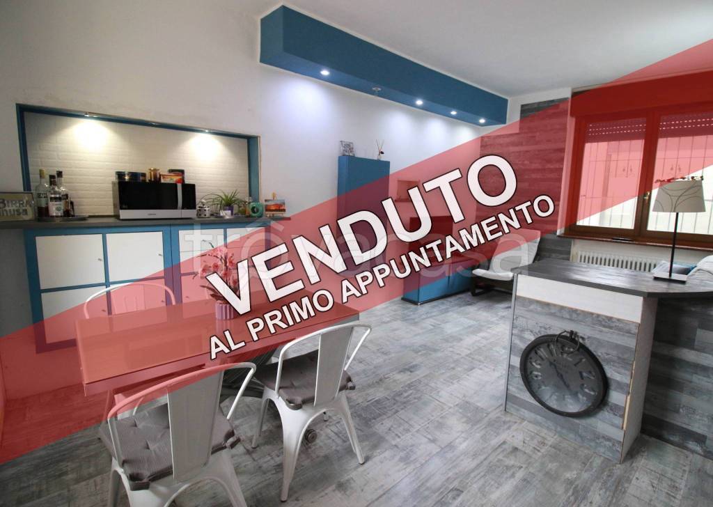 appartamento in vendita a Caronno Pertusella