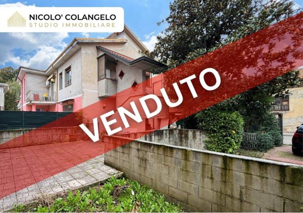 appartamento in vendita a Caronno Pertusella