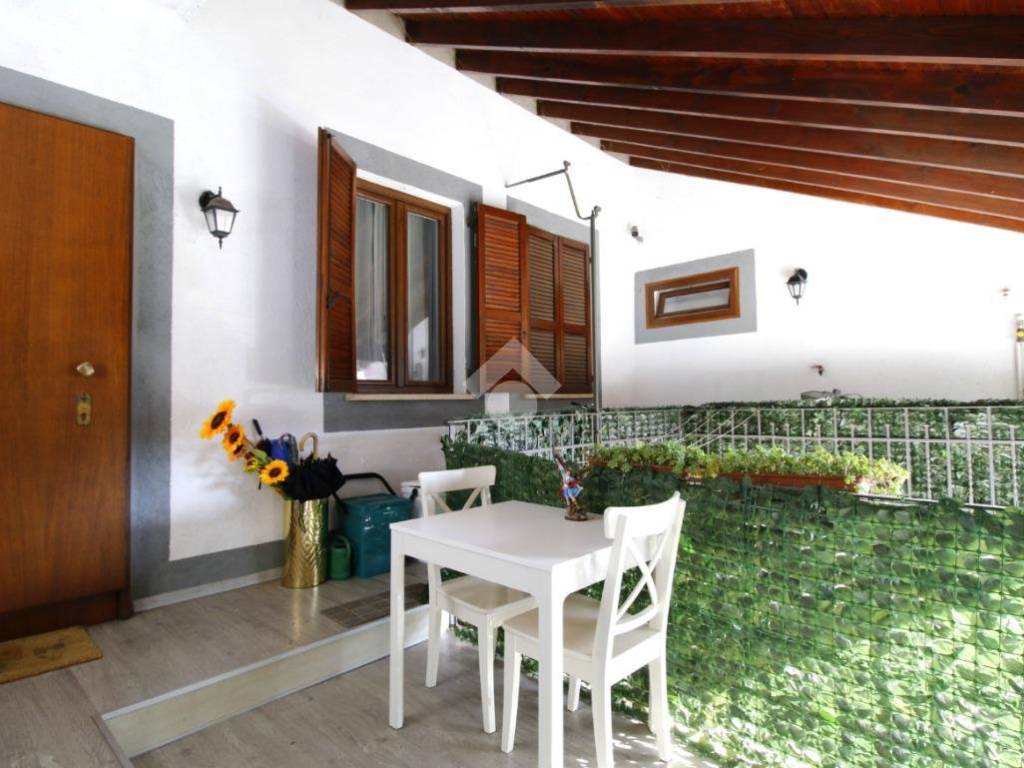 casa indipendente in vendita a Caronno Pertusella