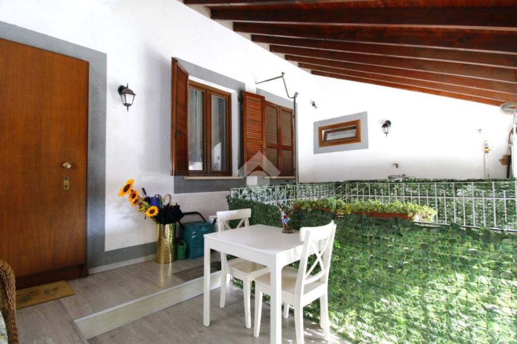 casa indipendente in vendita a Caronno Pertusella