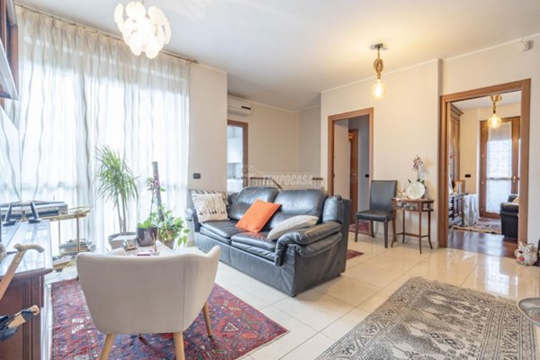 appartamento in vendita a Caronno Pertusella
