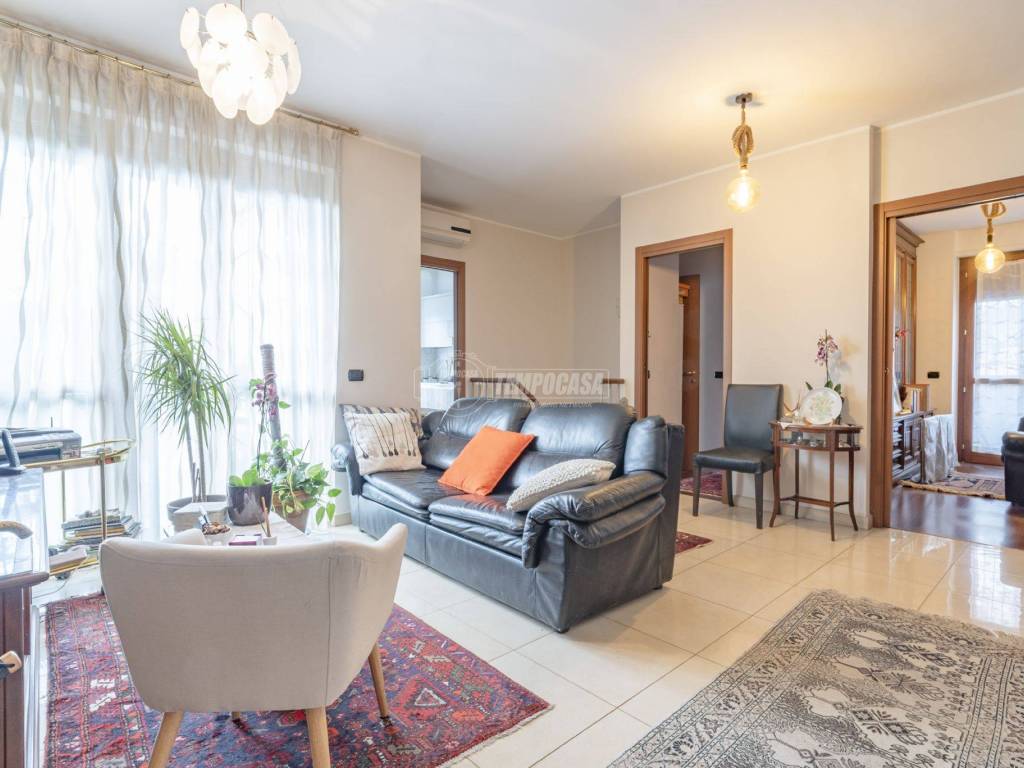 appartamento in vendita a Caronno Pertusella