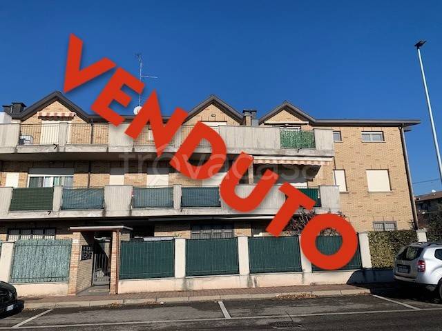 appartamento in vendita a Caronno Pertusella