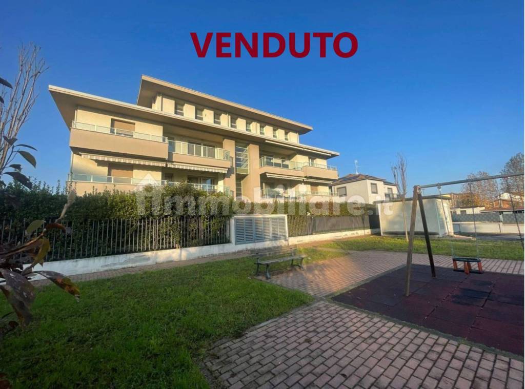 appartamento in vendita a Caronno Pertusella