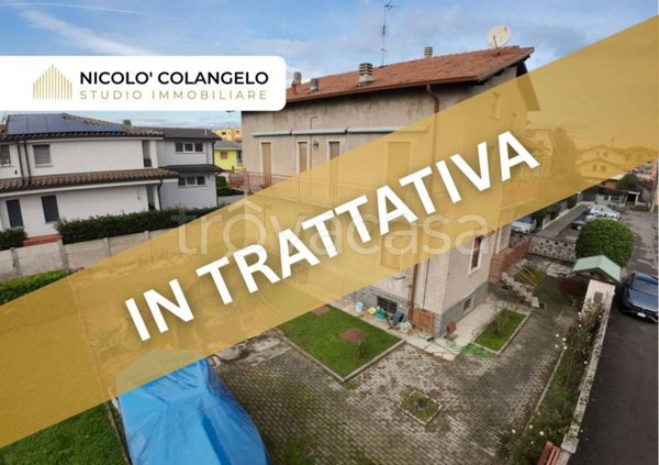 casa indipendente in vendita a Caronno Pertusella