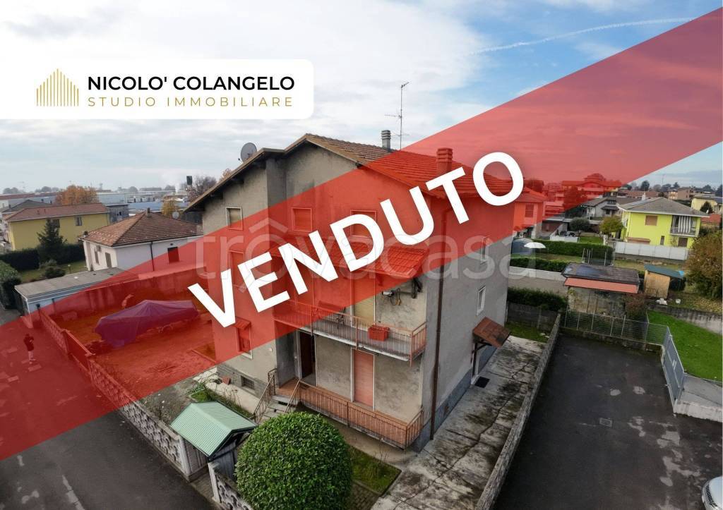 casa indipendente in vendita a Caronno Pertusella