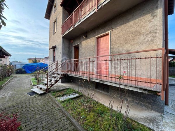 appartamento in vendita a Caronno Pertusella
