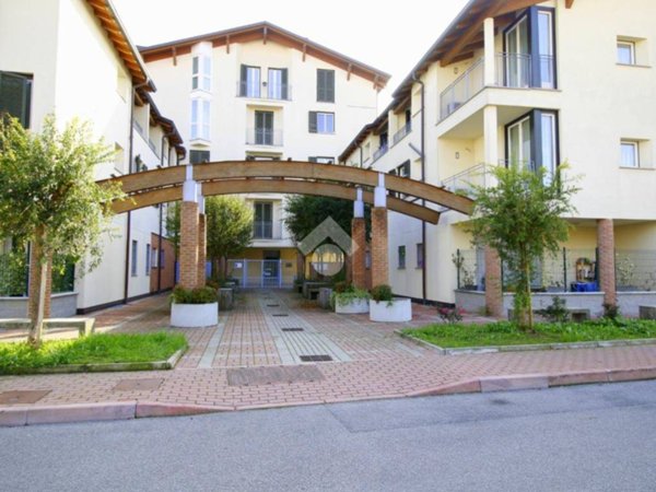 appartamento in vendita a Caronno Pertusella
