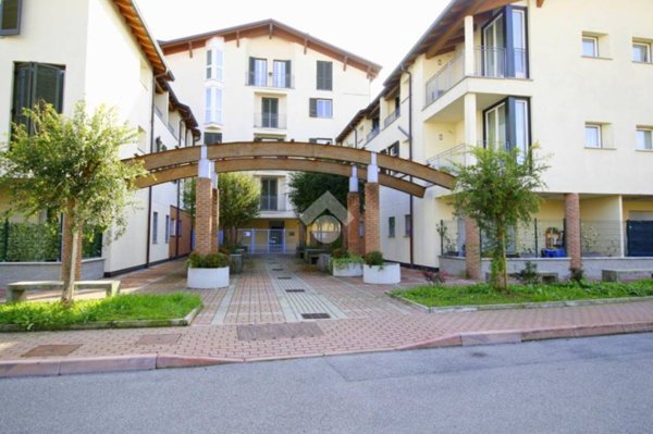 appartamento in vendita a Caronno Pertusella