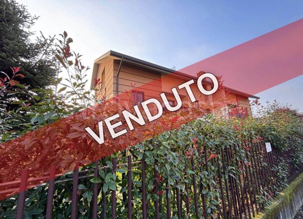 appartamento in vendita a Caronno Pertusella
