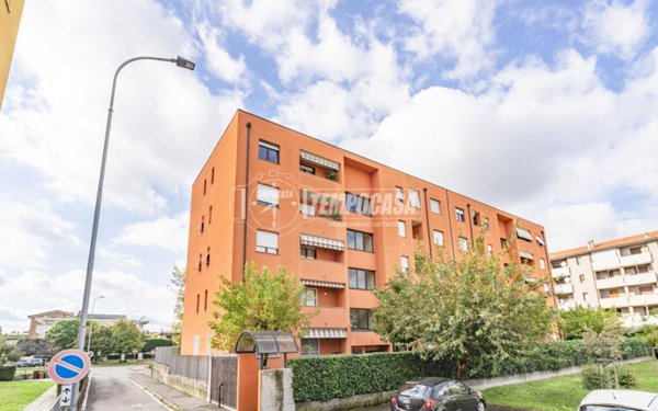 appartamento in vendita a Caronno Pertusella