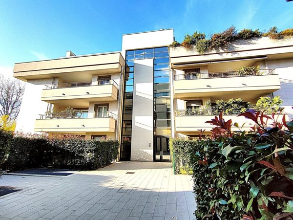 appartamento in vendita a Caronno Pertusella