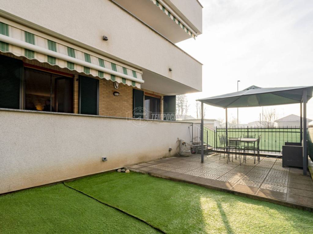 appartamento in vendita a Caronno Pertusella