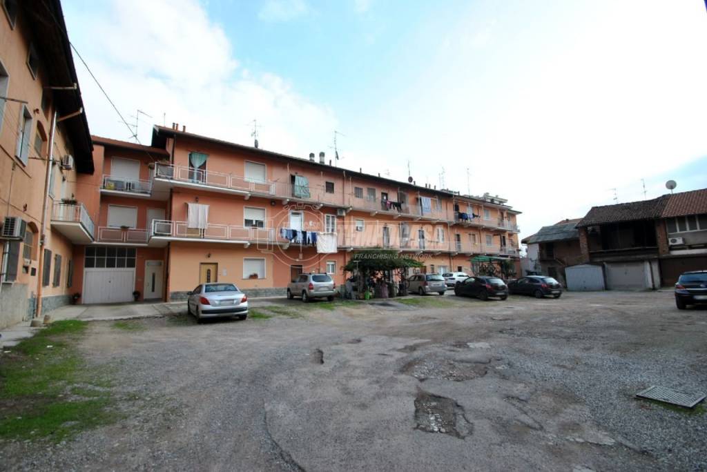 appartamento in vendita a Caronno Pertusella